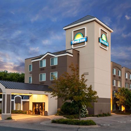 Days Inn By Wyndham Eagan Minnesota Near Mall Of America Экстерьер фото