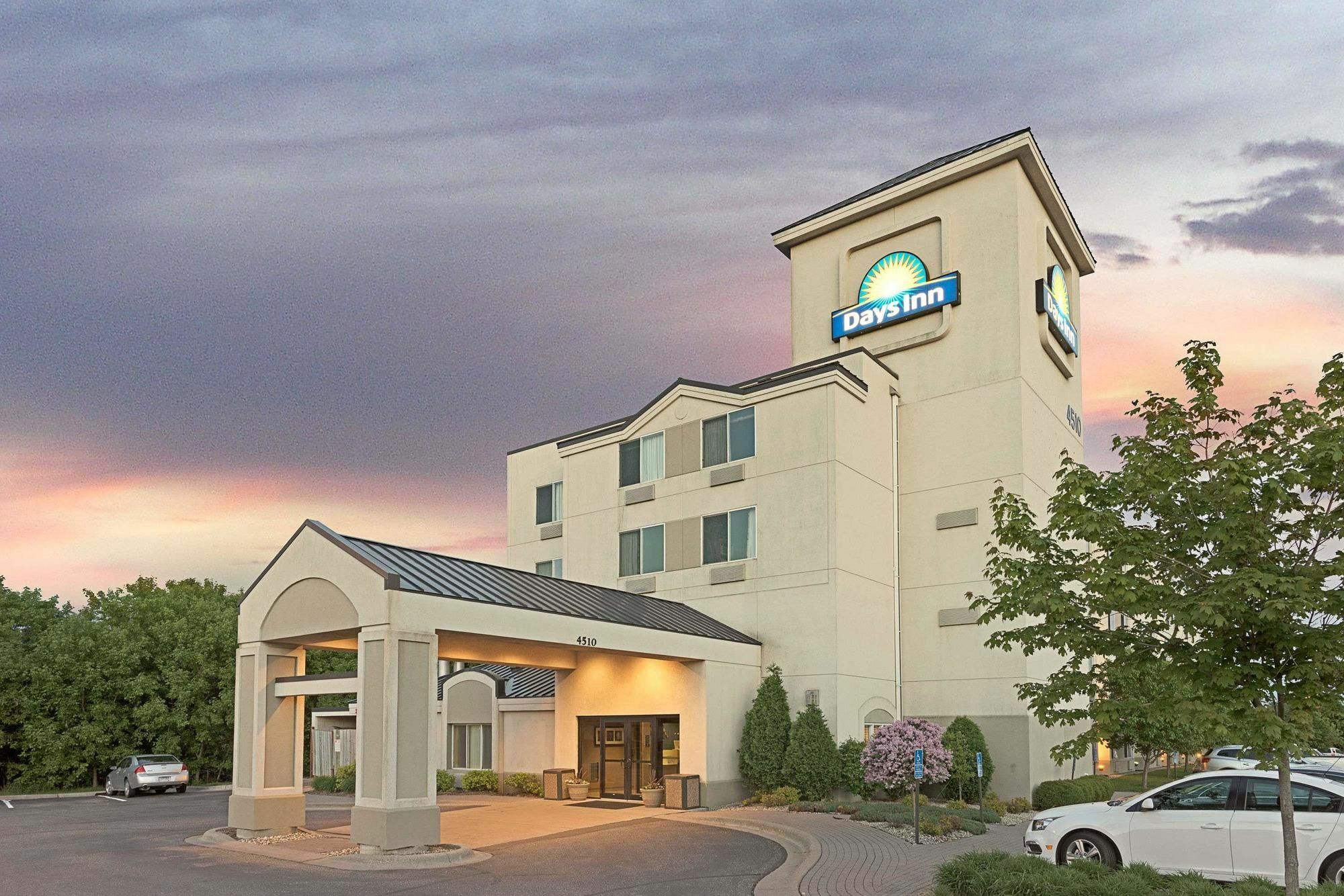 Days Inn By Wyndham Eagan Minnesota Near Mall Of America Экстерьер фото