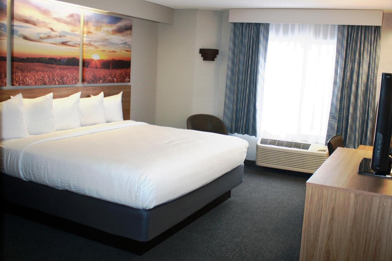 Days Inn By Wyndham Eagan Minnesota Near Mall Of America Экстерьер фото